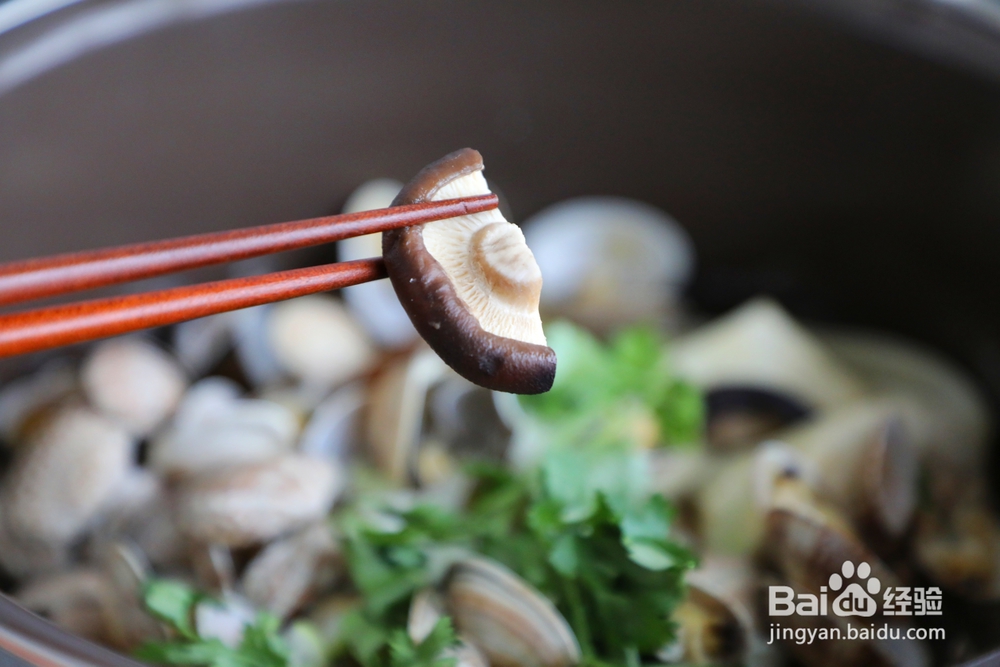 一个人做豆腐蛤蜊蔬菜