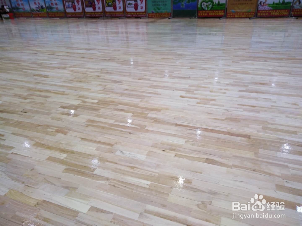 体育馆木地板为什么要用水性漆