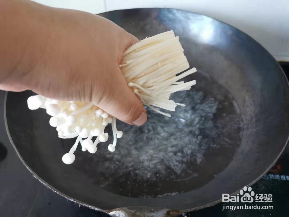 黄瓜片拌金针菇丝
