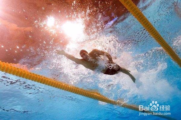 自由泳冲刺技巧