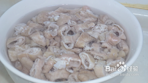 怎么用洋葱加泡椒炒大肠