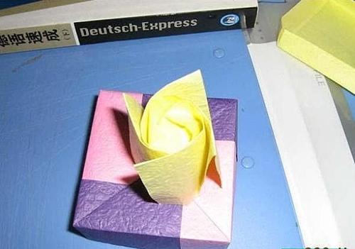 一种超美玫瑰花的折法