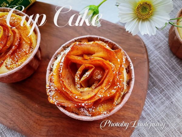 肉桂苹果花纸杯蛋糕