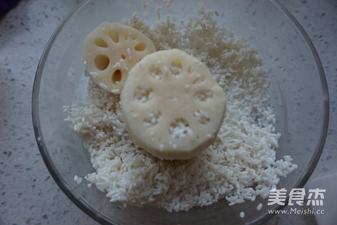 焦糖糯米藕的做法