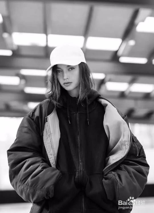 一件卫衣就能让你的大衣时髦到不！像！话！