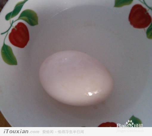 DIY保鲜膜腌咸鸭蛋!