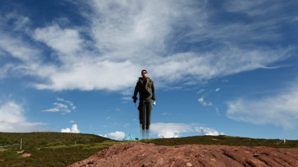 “旅行就是从自己活腻了的地方到别人活腻了的地方。”此句话该如何理解