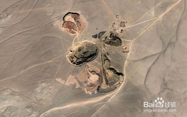 俯瞰罗布泊那些奇形怪状的矿井