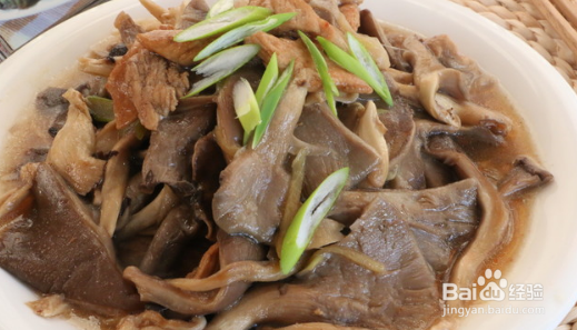 高蛋白、低脂肪的平菇炒肉，可增强抵抗力