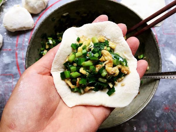 烫面韭菜鸡蛋馅饼