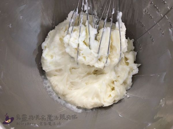 玫瑰花束奶冻裱花马芬杯子蛋糕