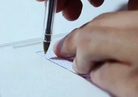 如何用智能手机制作全息投影