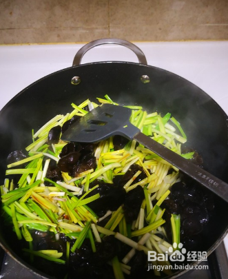 美味木耳炒蒜苗