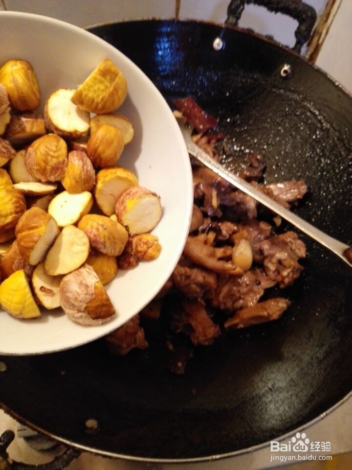 怎样制作公鸡烧板粟？