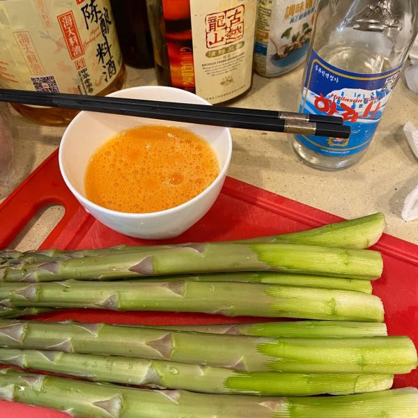鸡蛋虾仁芦笋包子