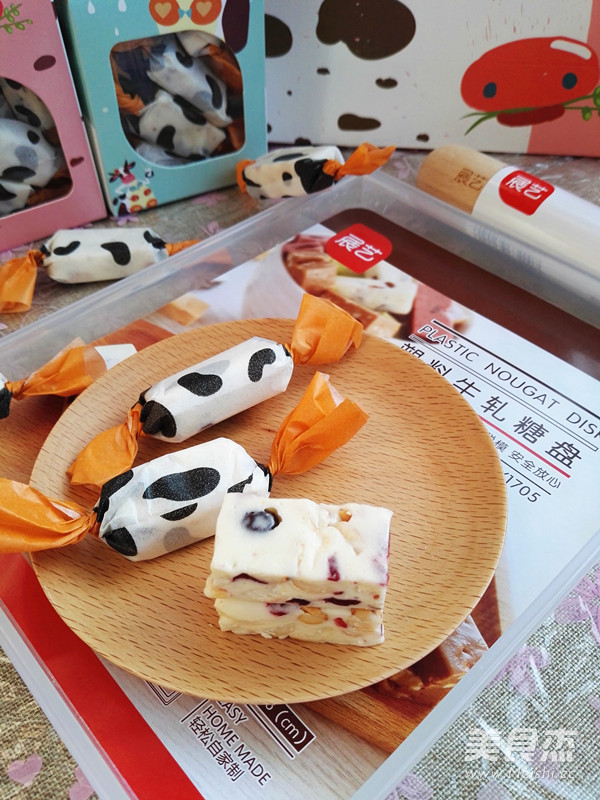 花生蔓越莓牛轧糖