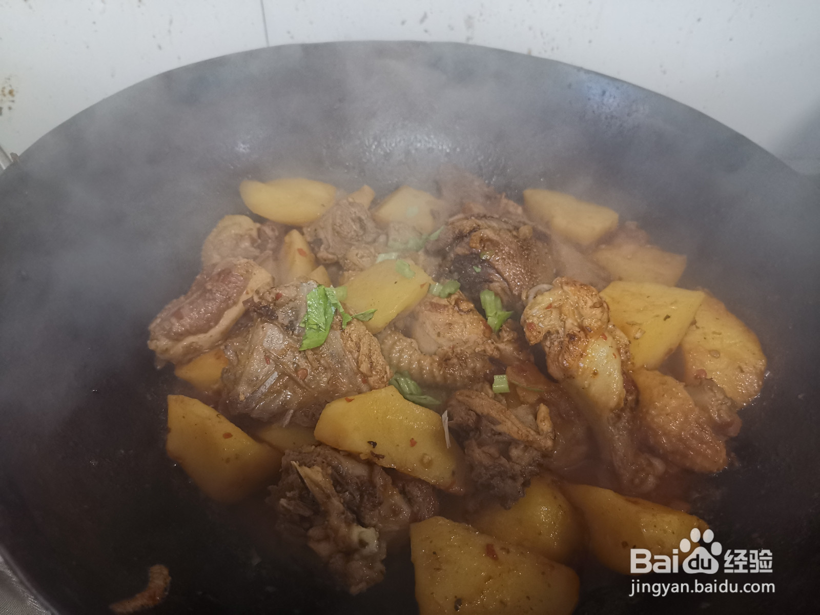 辣酱炖鸡肉土豆块