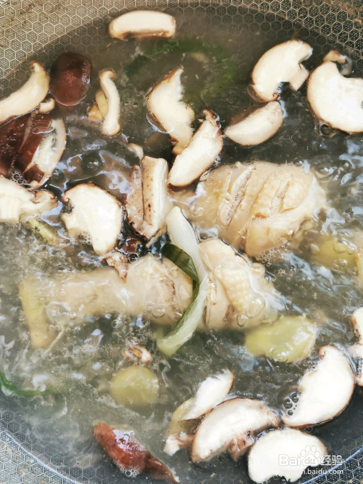 鲜虾鸡腿沙茶碱面的做法