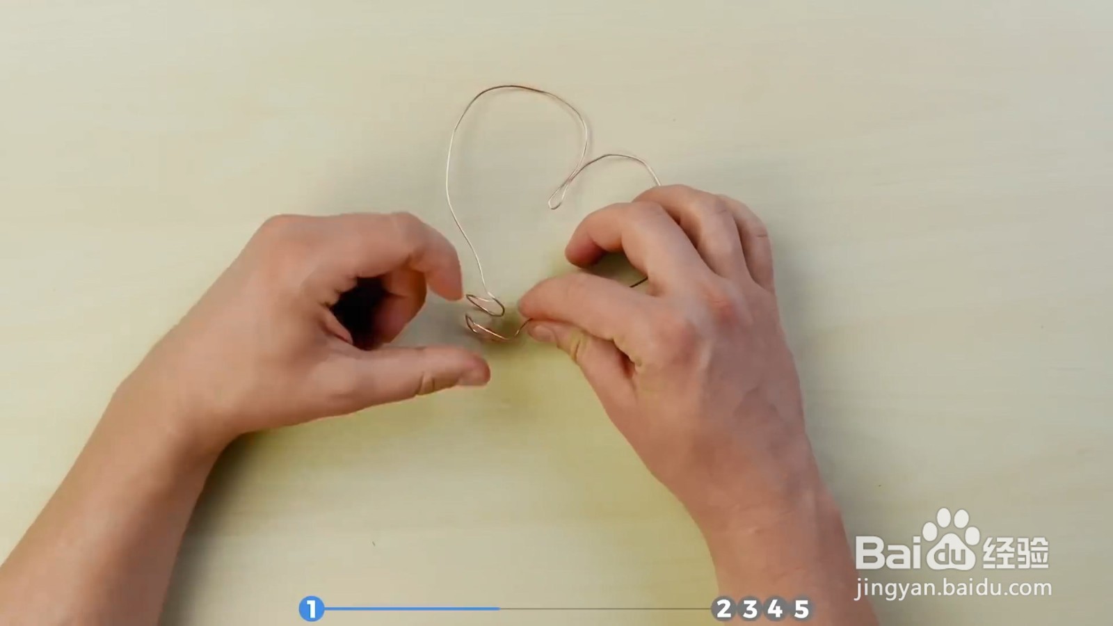如何制作能转动的心形铁丝