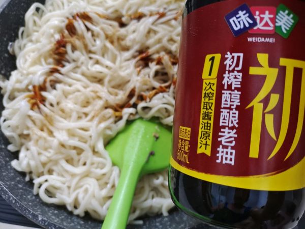 肉丝紫甘蓝炒面