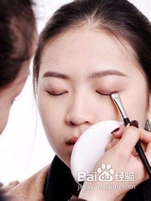 白领丽人如何化淡妆最得体