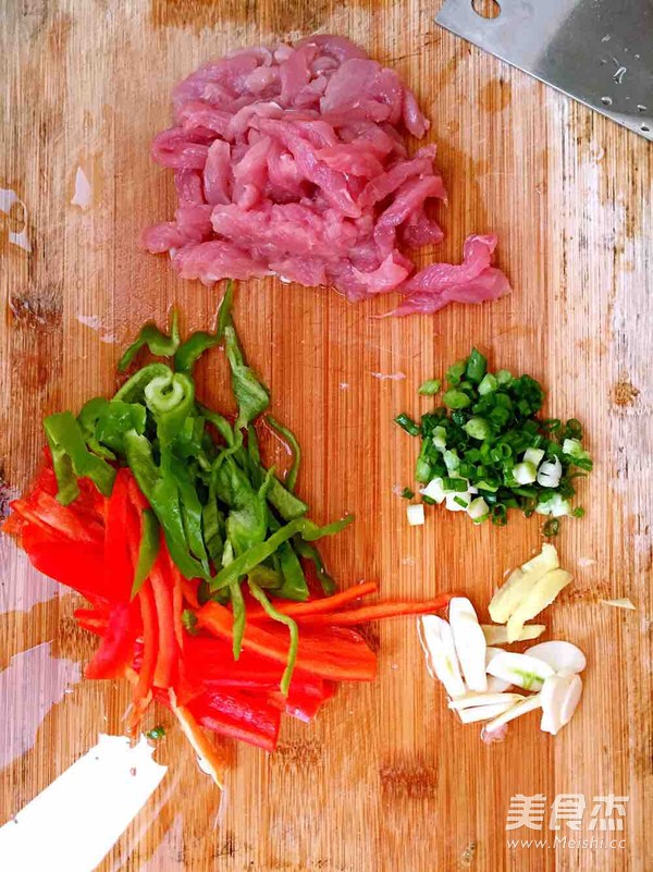 青红椒炒肉丝