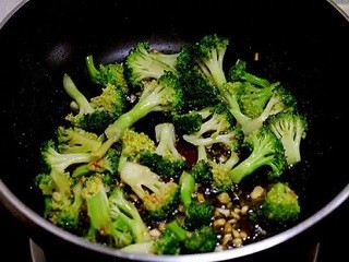 爆炒西兰花怎么做