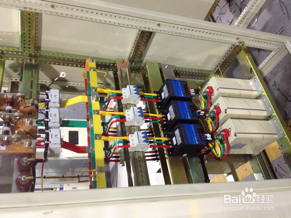 安装采用复合开关投切的低压无功补偿装置