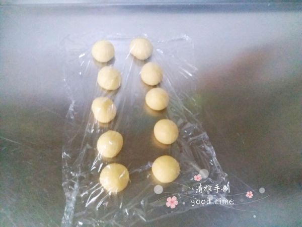 奶香豆沙华夫饼配缤纷鲜果