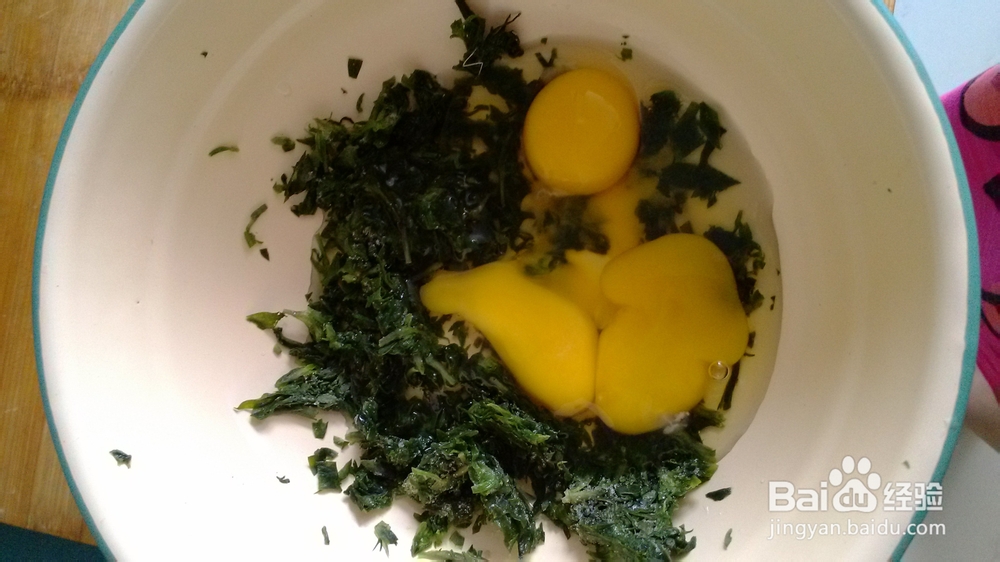 鸡蛋饼的做法:外焦里嫩--野菜鸡蛋饼
