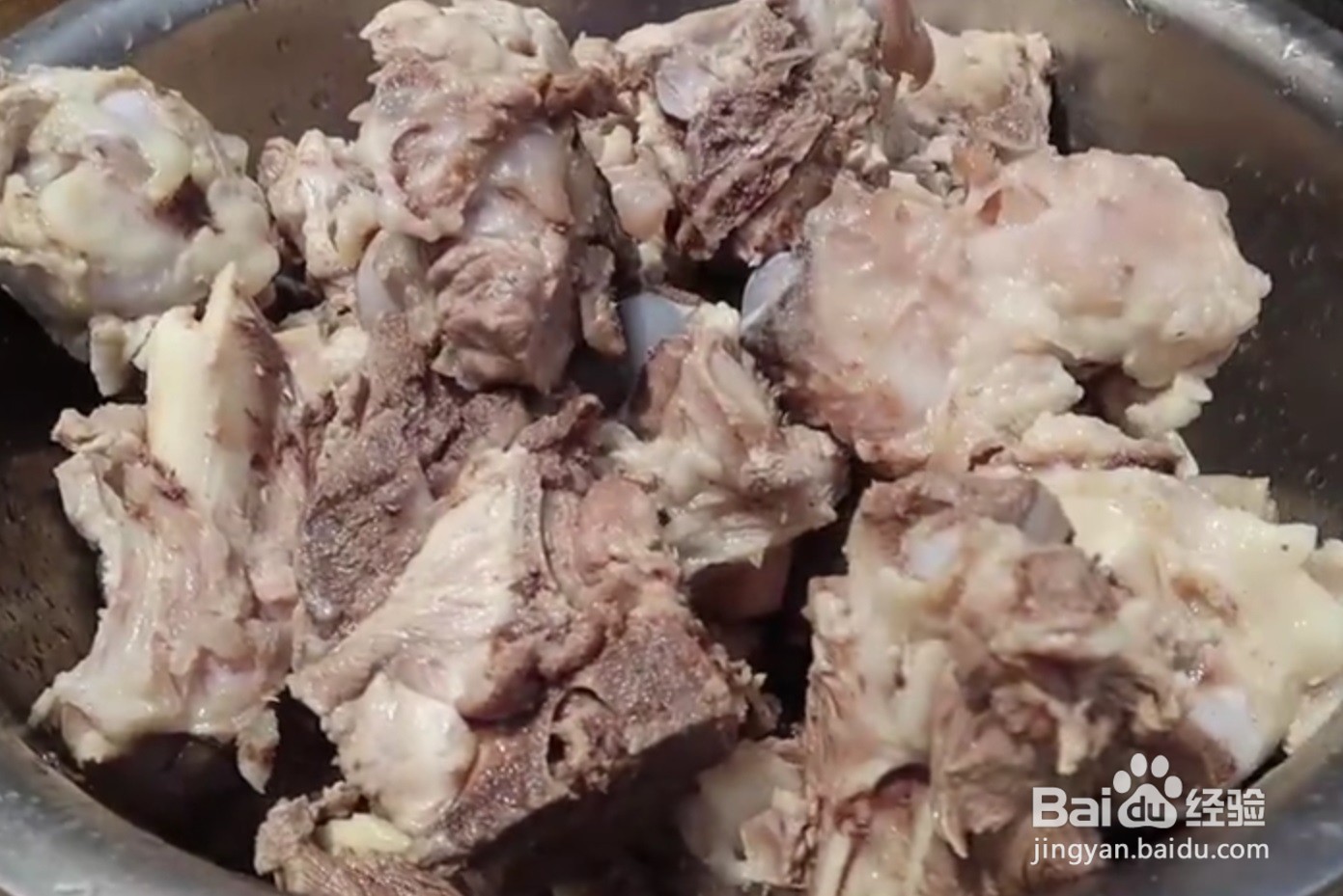 如何做酱大骨头？