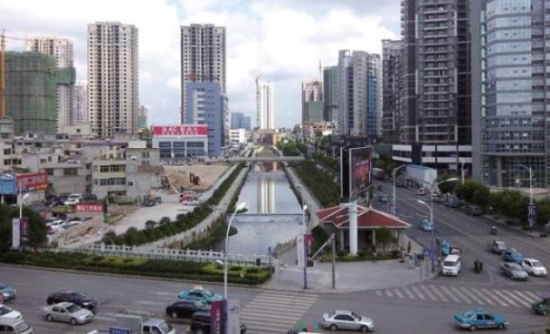 安顺市区里有什么老街、商业区好玩的吗