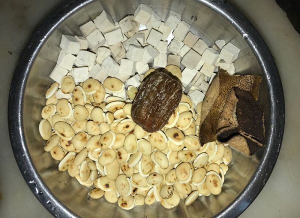 蚝豉粉葛牛尾鱼汤