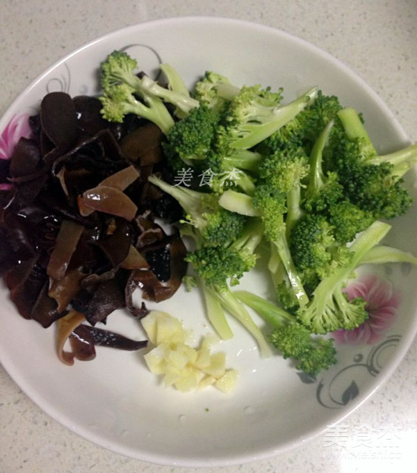西兰花木耳的做法