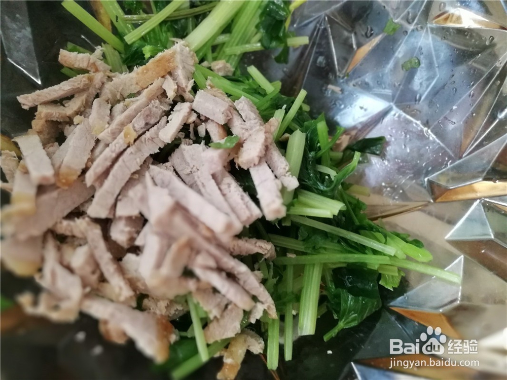 芹菜段拌猪肉丝