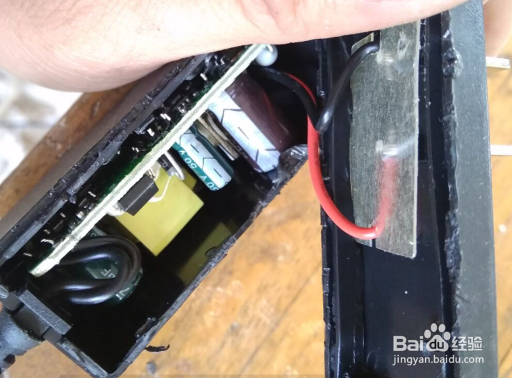 图示如何拆除封闭式充电器简要说明方法