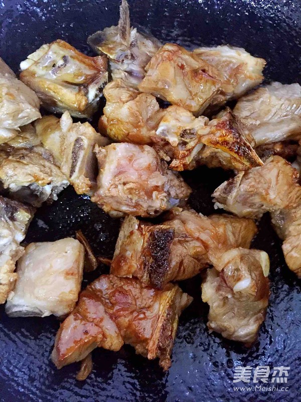 排骨炖土豆的做法