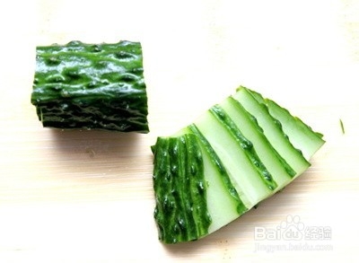 夏天宝宝身上长痱子怎么护理