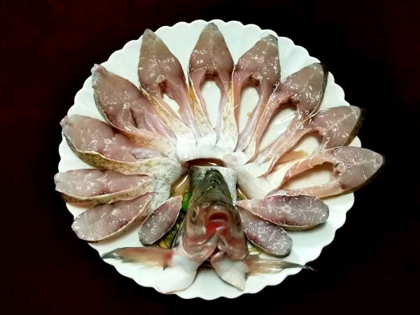 孔雀开屏清蒸鱼