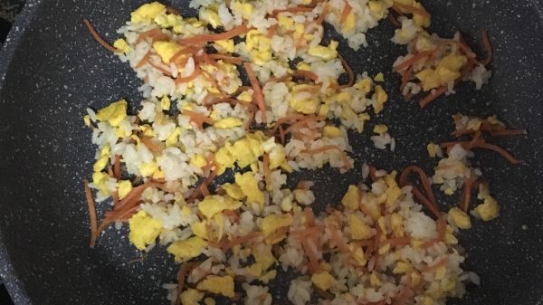 胡萝卜鸡蛋炒饭