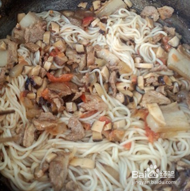 在家制作香菇肉丝面方法