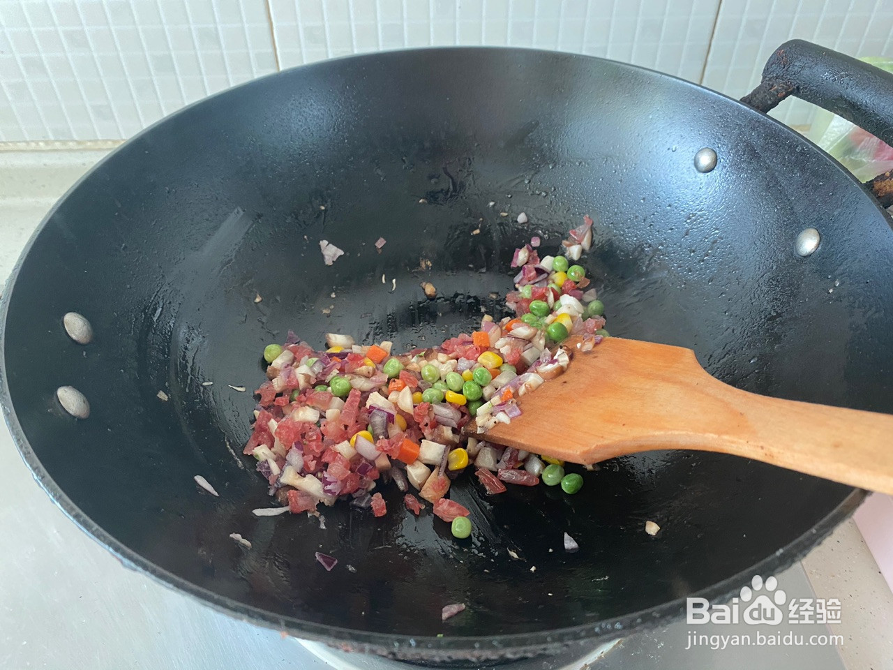 可可爱爱的腊肠炒饭的做法