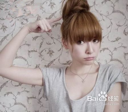 潮流达人教你如何盘出韩范儿十足的丸子头
