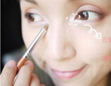 可爱迷人垂眼妆画法详解