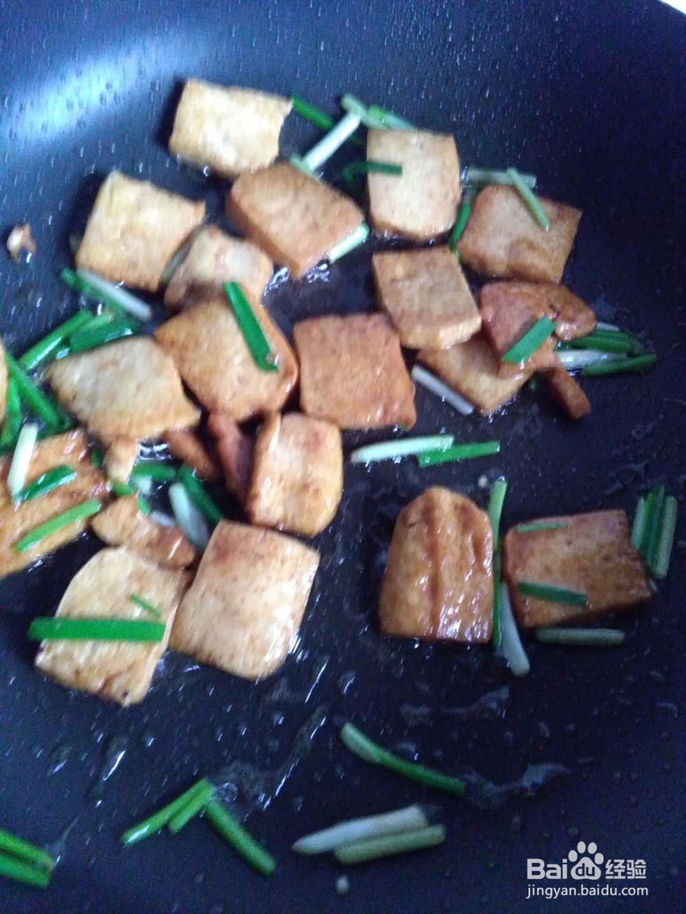 佐粥小菜小葱炒豆腐的做法