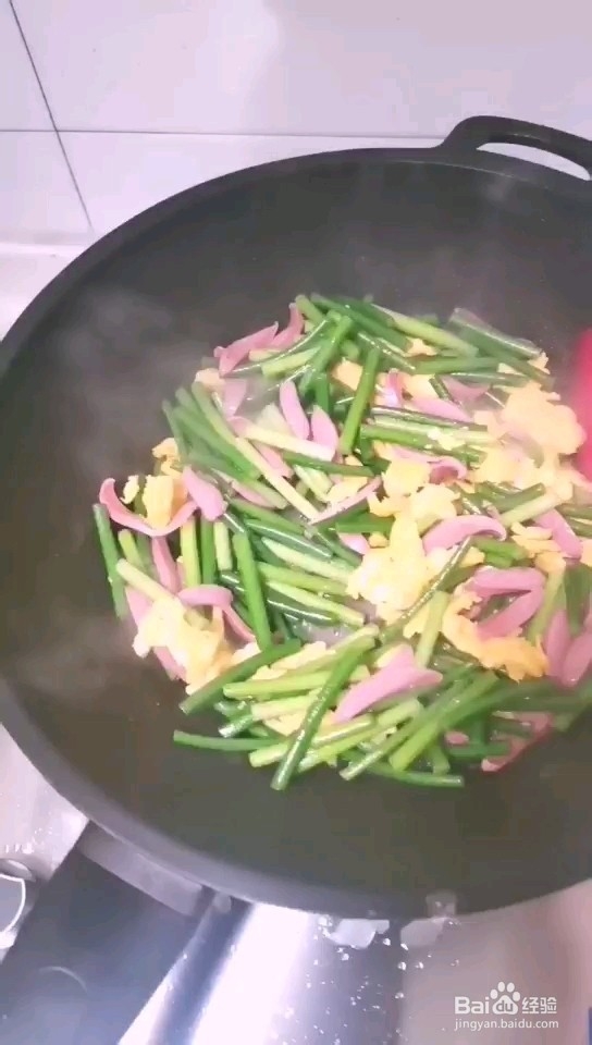 特色新法鸡蛋炒苔蒜