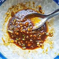 酸酸辣辣的饺子