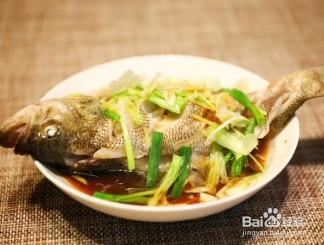 家庭清蒸鲈鱼