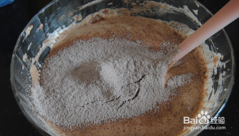 黑的可爱的可可蛋糕杯的做法