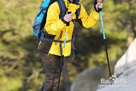 选择爬山旅游的话,应该准备啥?